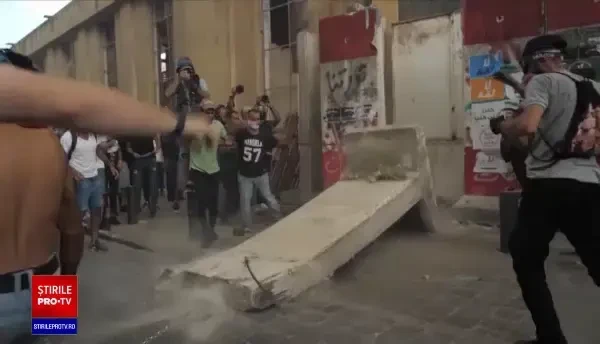 Reuters: Liderii din Liban, avertizați în urmă cu o lună de azotatul de amoniu depozitat în Beirut