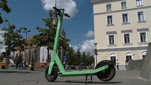 Trotinetele, un pericol tot mai mare pentru pietoni: „Riști să te lovească pur și simplu”