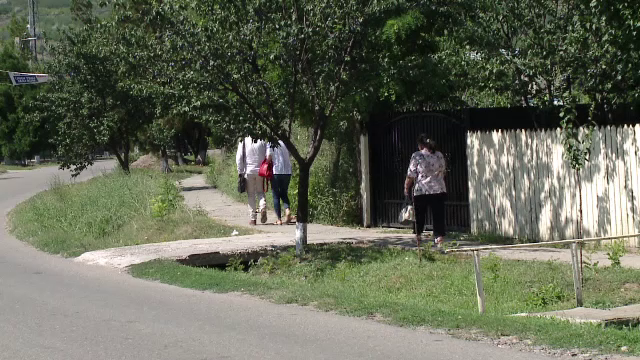 Mulți pacienți vindecați de Covid-19 ajung să fie stigmatizați de comunitate. Părerea psihologilor