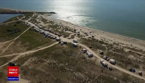 Pe plajele Vadu şi Corbu nu se va mai permite camparea. De ce a fost luată această măsură