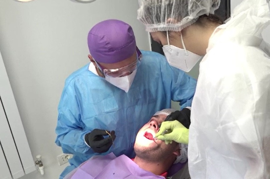 Turismul medical, lovit puternic de pandemie. Pierderi uriașe pentru stomatologi, oftalmologi şi chirurgii plasticieni