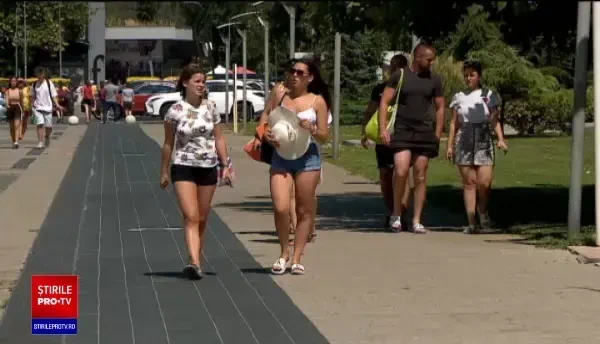 Cel mai aglomerat weekend pe Litoral. Se fac rezervări pentru şezlonguri