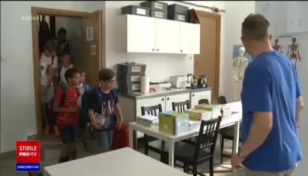 Școlile private, pregătite pentru ore online. Tot mai mulţi părinţi îşi mută copiii de la stat