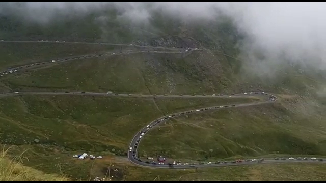 Românii s-au înghesuit la munte, pentru fotografii spectaculoase. Avertismentul epidemiologilor