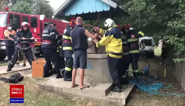 Imagini din timpul salvării miraculoase a unui tânăr căzut într-o fântână adâncă de 22 m, în Dorohoi