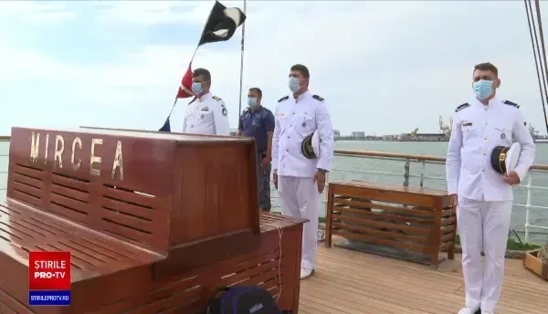 Zeci de mii de oameni s-au înghesuit pe litoral de Ziua Marinei. „Toată lumea acum a evadat”