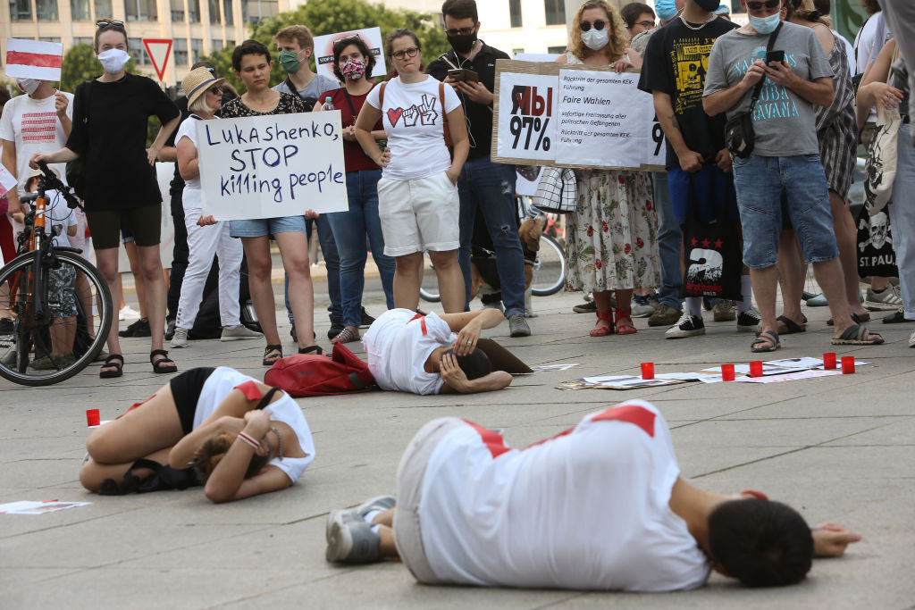 Un ambasador al Belarusului, solidar cu protestatarii din țara sa: ”Au obținut acest drept prin suferință”