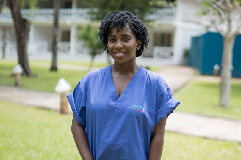 Pacienții rasiști cer să fie văzuți de un ”doctor adevărat”, în timp ce medicii negri sunt confundați cu un îngrijitor