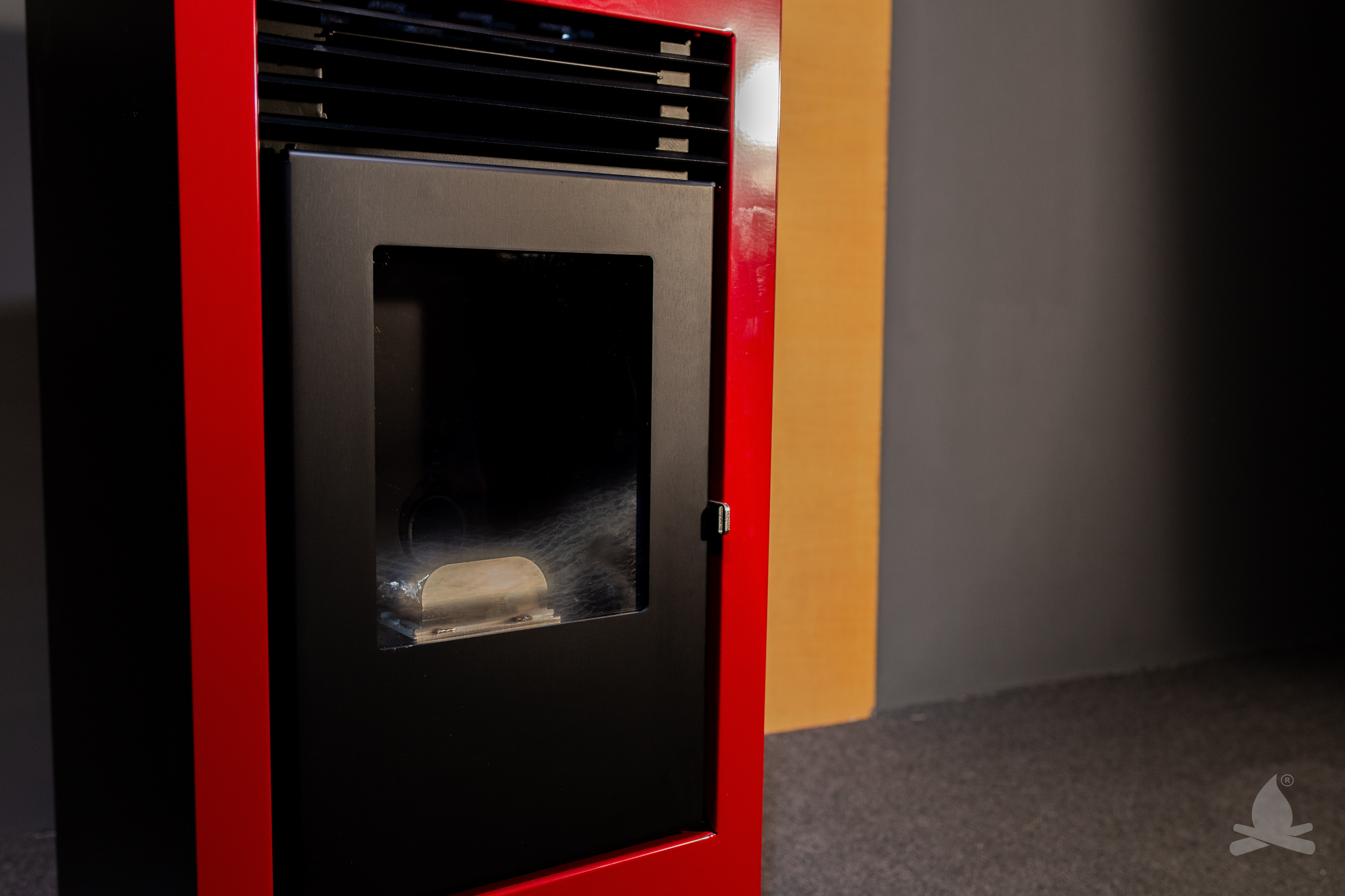 (P) Fă cunoștință cu tehnologia și eleganța renumitelor sobe pe peleți italiene