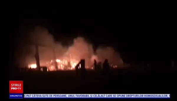 O terasă a ars ca o torță pe plaja din Constanța. ”Este un dezastru”