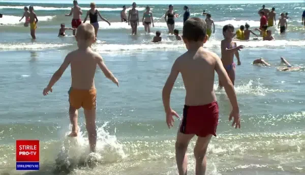 Reacția unui grup de peste 100 de copii când au văzut pentru prima dată marea