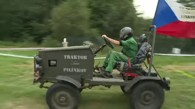 „Marele Premiu al Tractoarelor”. Cehii s-au întrecut cu vehicule construite în garajul de acasă