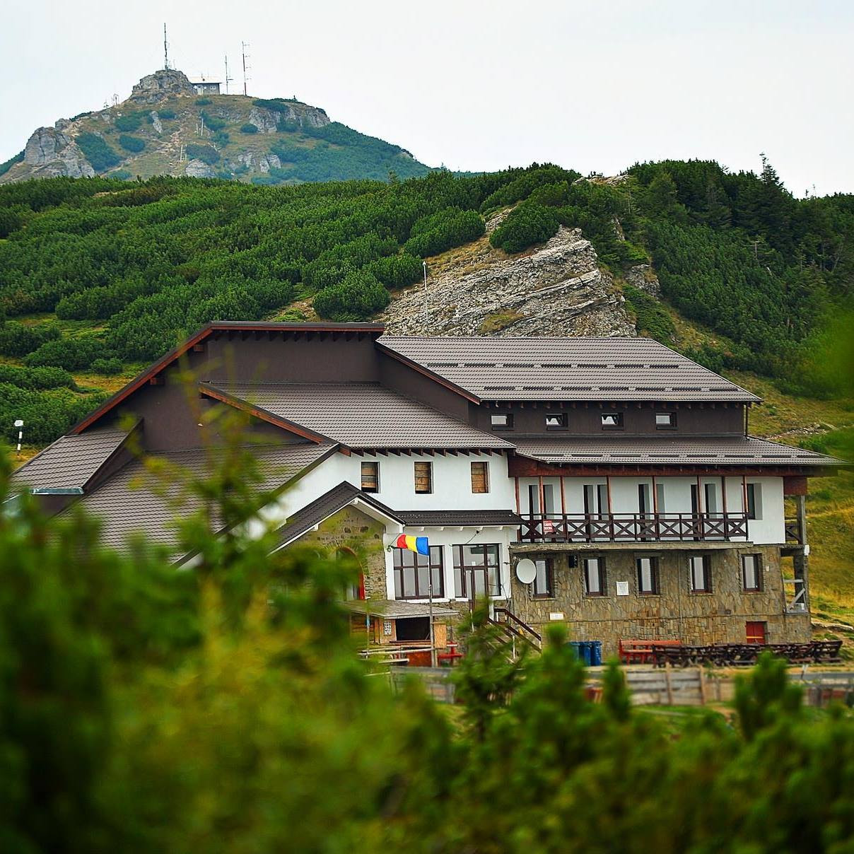 Cabanierii de la Dochia, infectați cu Covid-19 de turiști. ”Nu au respect pentru nimeni și nimic”