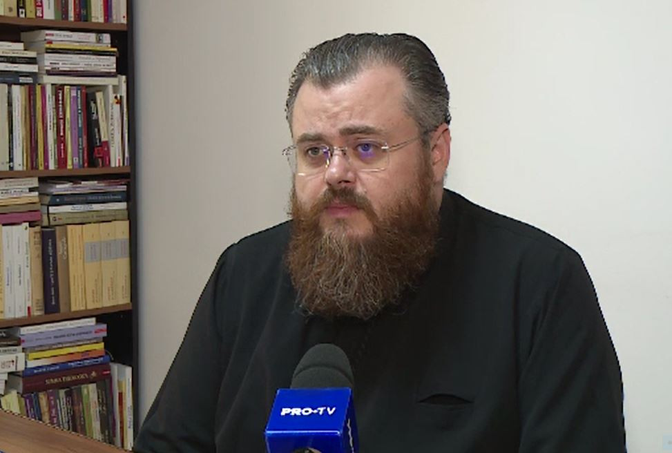 Notele obținute de elevi la ora de religie, motiv de dezbatere între preoți și părinți