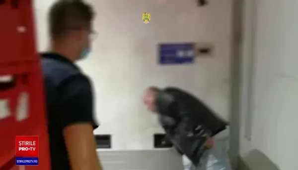 44 de migranţi, prinși în timp ce încercau să iasă ilegal din România într-un taxi și un camion