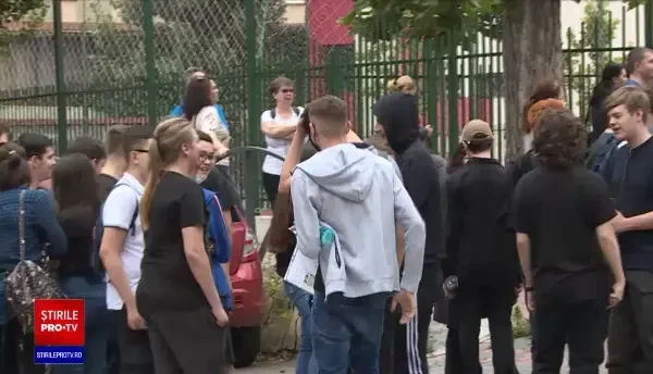 Declarație pe proprie răspundere pentru părinți. Cum arată documentul cu care elevii vor merge la școală