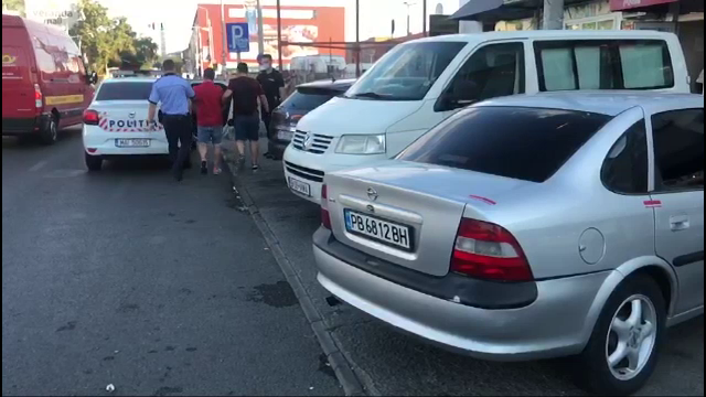 Străini prinși după ce au furat o geantă cu bani dintr-o mașină. Cum s-a întâmplat