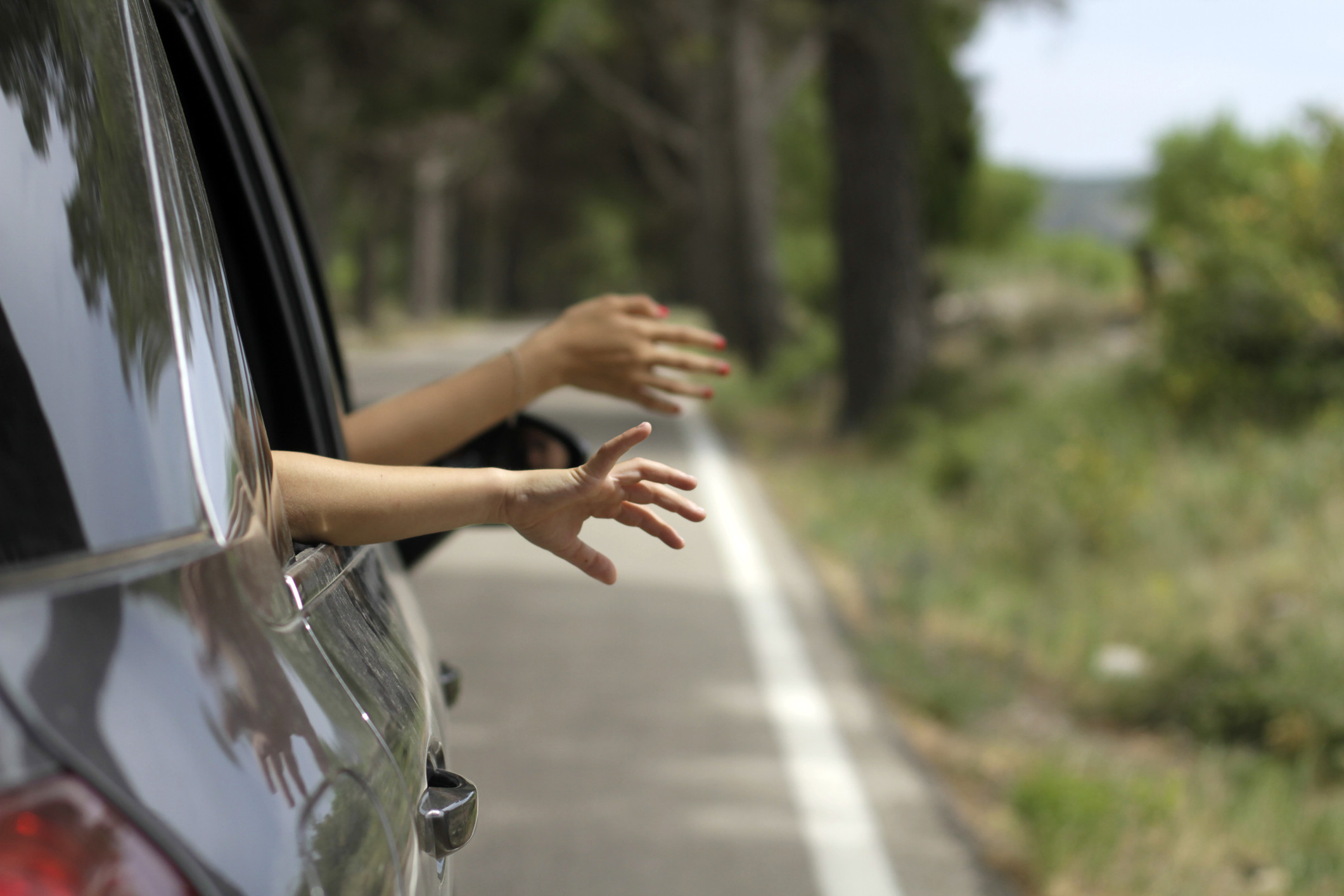 Doi copii, de 1 an și respectiv 3 ani, au murit, după ce au rămas blocați în mașină. Temperatura era de 57 de grade Celsius