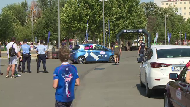 Zeci de femei s-au întrecut la un raliu dedicat șoferițelor amatoare: „Am venit să ne depășim limitele”