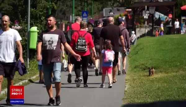 Stațiunile de la munte, luate cu asalt de turiști: „Evităm puțin marea”