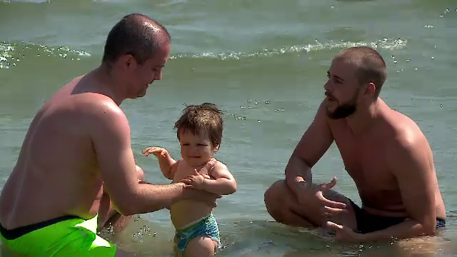 Lecții de înot gratuite pentru copii, în Mamaia Nord. Părinții sunt încântați