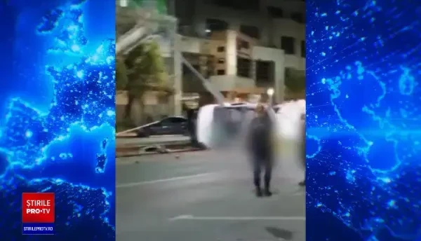 Un tânăr a murit, după ce un microbuz a intrat într-un stâlp. Ce a găsit poliția în mașină