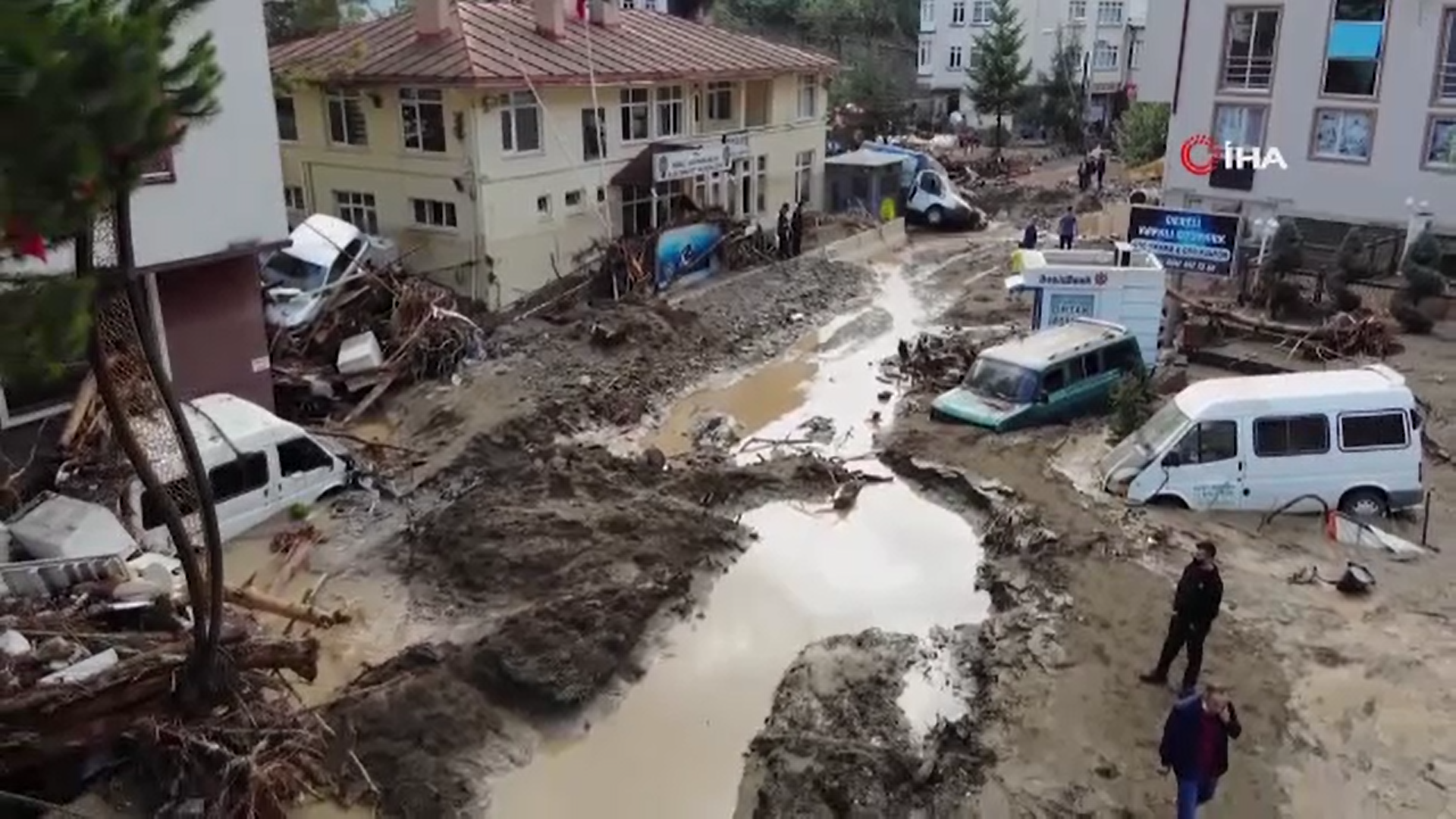 Inundaţiile au făcut prăpăd în nordul Turciei. Cel puţin șapte oameni au murit