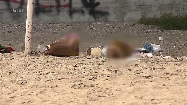 Marea Neagră, campioană la gunoi aruncat de turişti. De anul acesta au apărut în apă şi măştile