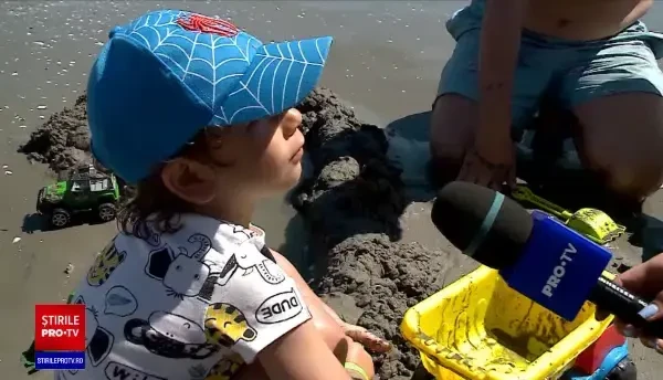 Marea Neagră, campioană la gunoi aruncat de turişti. De anul acesta au apărut în apă şi măştile