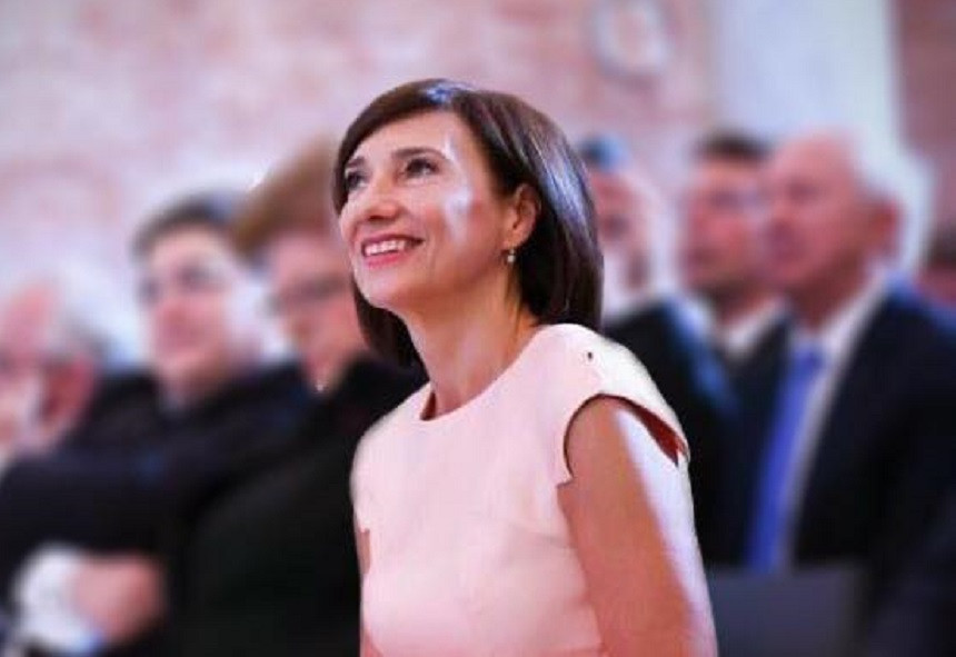 Ce va face Carmen Iohannis la deschiderea anului şcolar. Iohannis: "Cum ne întâlnim noi, la distanță..."