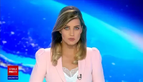 O mașină în care se aflau 2 tineri, mistuită de flăcări. Care ar fi fost cauza