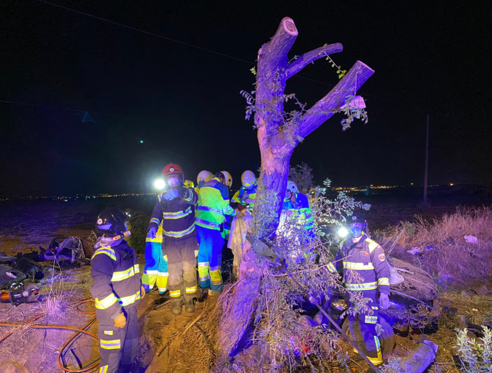 Iubirea interzisă între o adolescentă și verișorul ei s-a terminat tragic: 3 morți într-un accident