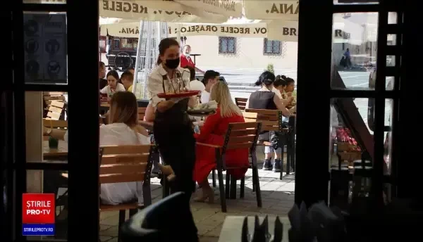 Restaurantele din pensiuni și hoteluri se redeschid de la 1 septembrie. Ce se întâmplă cu celelalte localuri
