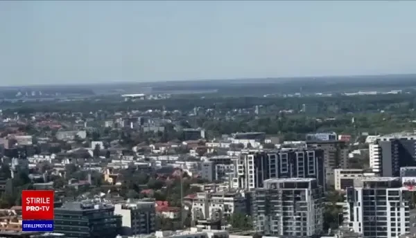 VIDEO. Incident pe Aeroportul Băneasa. Trenul de aterizare al unui avion a cedat