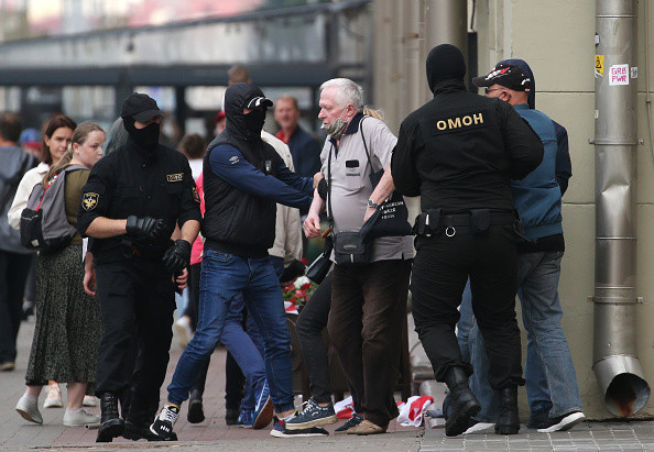 Zeci de mii de persoane protestează în Belarus. Autoritățile au arestat zeci de manifestanți