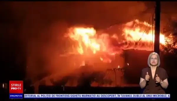 Incendiu în Dâmbovița. Două familii au rămas fără acoperiș deasupra capului
