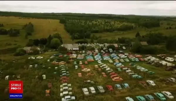 Un rus a colecționat în curtea casei peste 300 de mașini produse în URSS