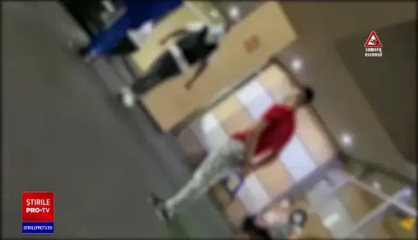 Paznic de spital din Capitală, filmat în timp ce le cere bani pacienților cu urgențe