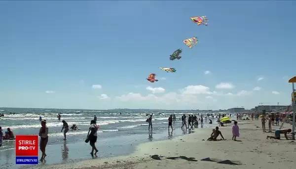 Românii iau cu asalt litoralul în extrasezon. Cât costă cazările în septembrie