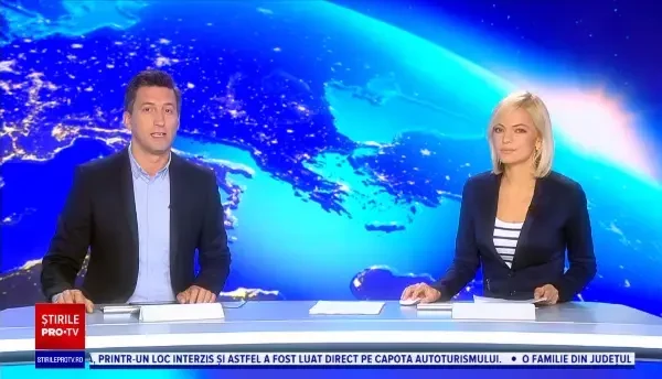 Crocodil cât un jeep, într-un râu din Australia. Ieșise la mal în preajma turiștilor