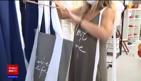 Cum s-au adaptat designerii vestimentari la pandemie. Afacerile le-au fost puternic afectate