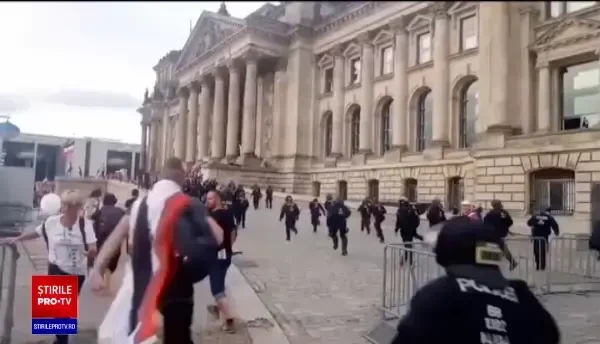 Ce este mișcarea QAnon. Adepții îl susțin pe Donald Trump și vor să „salveze lumea”