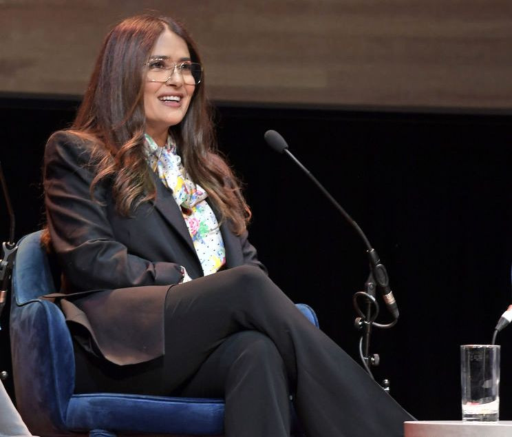 Salma Hayek, într-un costum mulat la aniversarea a 54 de ani. Cum arată actrița