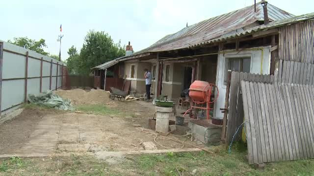 Lucrau la renovarea casei când au dat peste ceva uluitor în fundație. S-au uitat cu atenție și s-au îngrozit