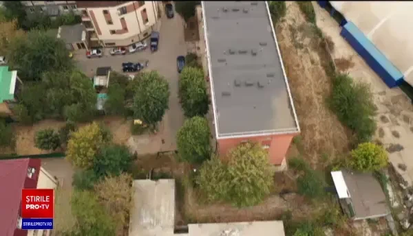 Un bloc ridicat pe spațiul verde va fi demolat. Locatarii au obținut în instanță decizia