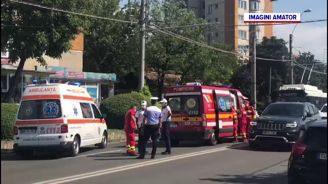 O mamă și fiul ei au fost loviți de un șofer băut după ce au traversat strada ilegal