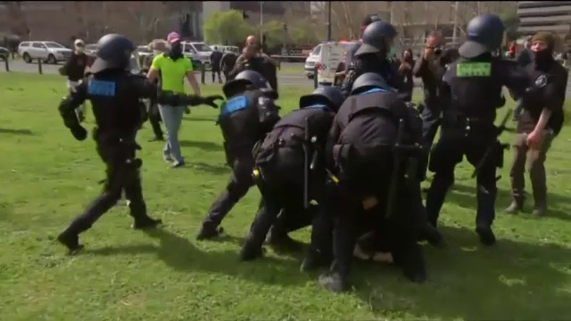 Australieni arestați pentru „incitare” în urma unor proteste împotriva restricțiilor generate de pandemie