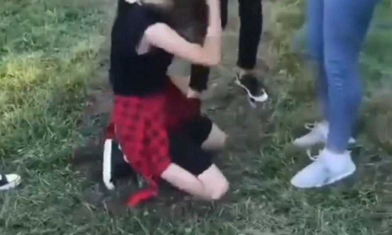 Răsturnare de situație! Ce s-a întâmplat cu una dintre fetele care au bătut o minoră în Târgu Jiu. Anunțul făcut acum de poli