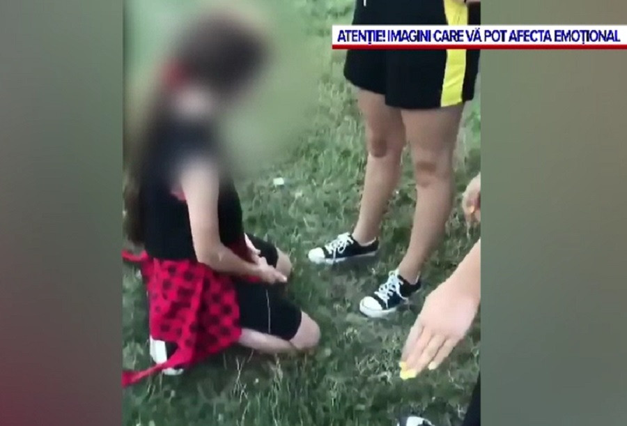 Primele dezvăluiri făcute de tatăl fetei bătute și umilite la Târgu Jiu: “Au ameninţat-o că dacă spune ceva o omoară“