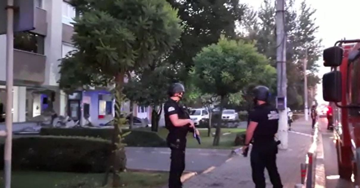 Două bancomate din Otopeni au fost detonate. Hoții nu au reușit să ia bani din ele